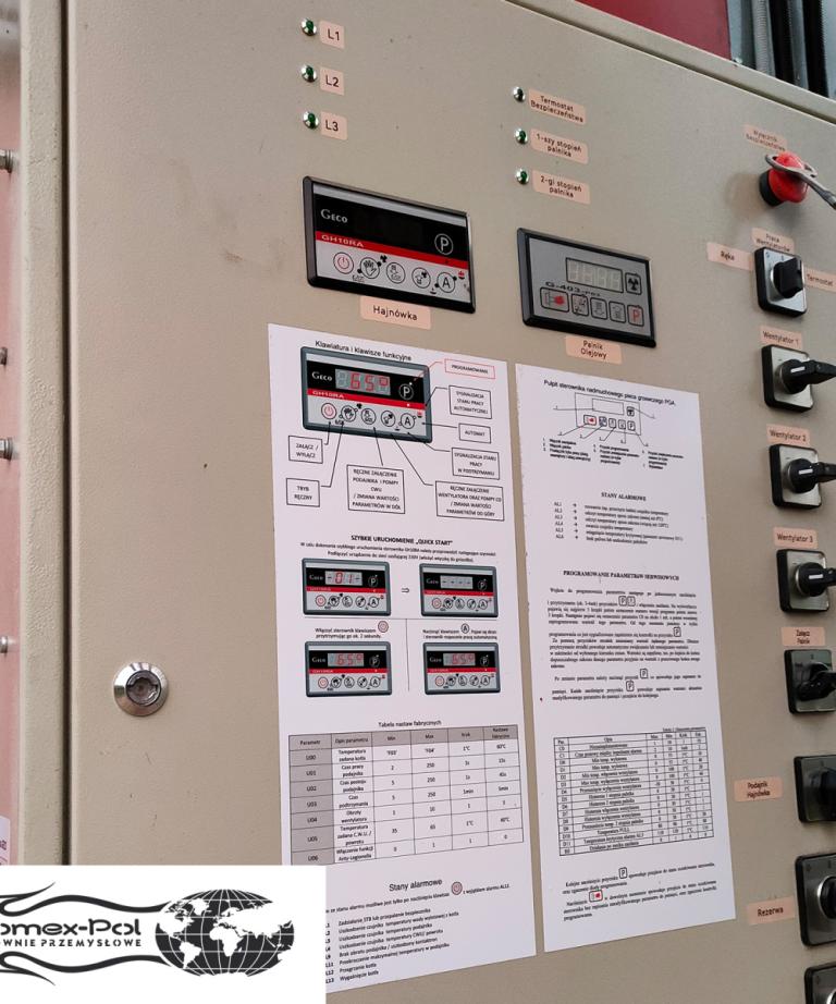 Panel sterowniczy przemysłowego pieca nadmuchowego na pellet i olej – automatyka Plomex-Pol.