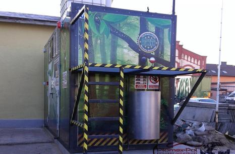 Kontenerowa kotłownia Viessmann w technologii glikolowej, z widocznym znakiem "EKO" i oznakowaniem bezpieczeństwa na boku kontenera.